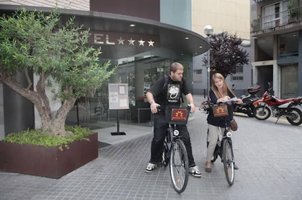 Hotel Madanis Liceo L'Hospitalet de Llobregat Bagian luar foto