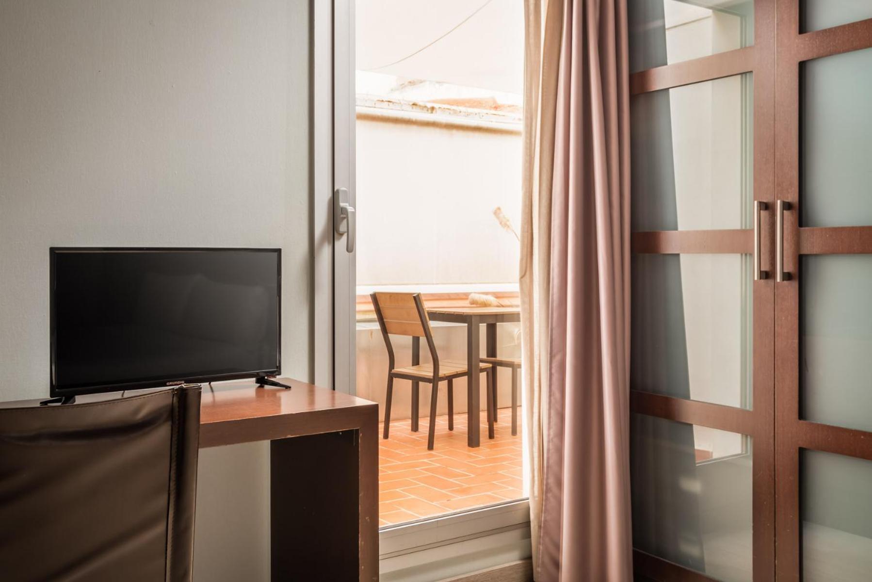 Hotel Madanis Liceo L'Hospitalet de Llobregat Bagian luar foto