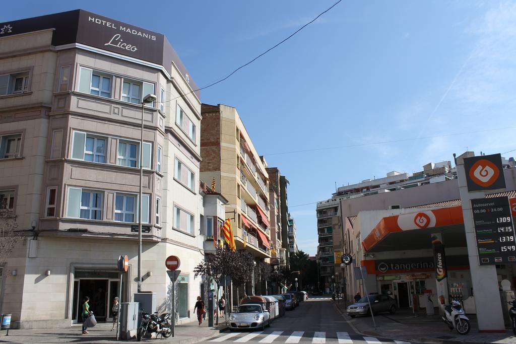 Hotel Madanis Liceo L'Hospitalet de Llobregat Bagian luar foto