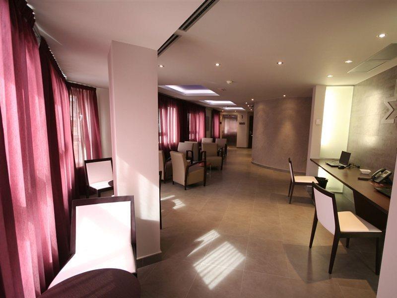 Hotel Madanis Liceo L'Hospitalet de Llobregat Bagian luar foto