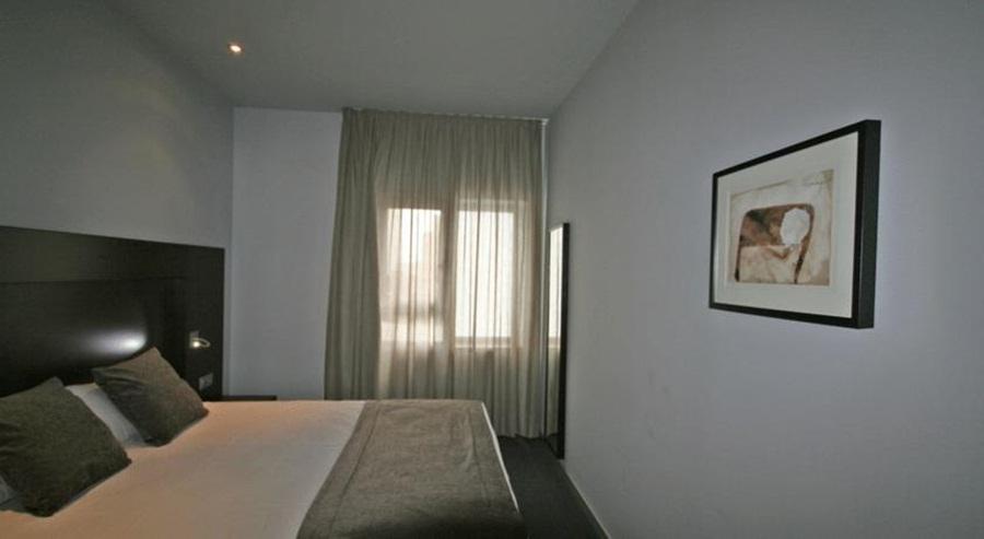 Hotel Madanis Liceo L'Hospitalet de Llobregat Bagian luar foto