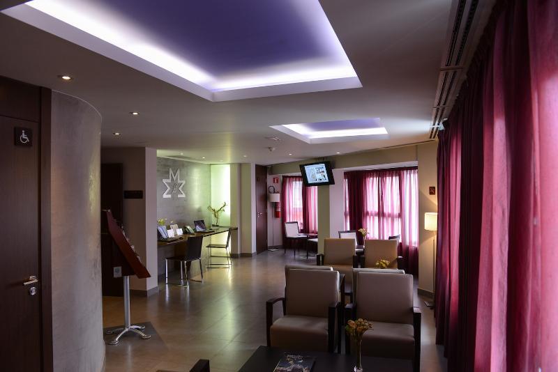 Hotel Madanis Liceo L'Hospitalet de Llobregat Bagian luar foto